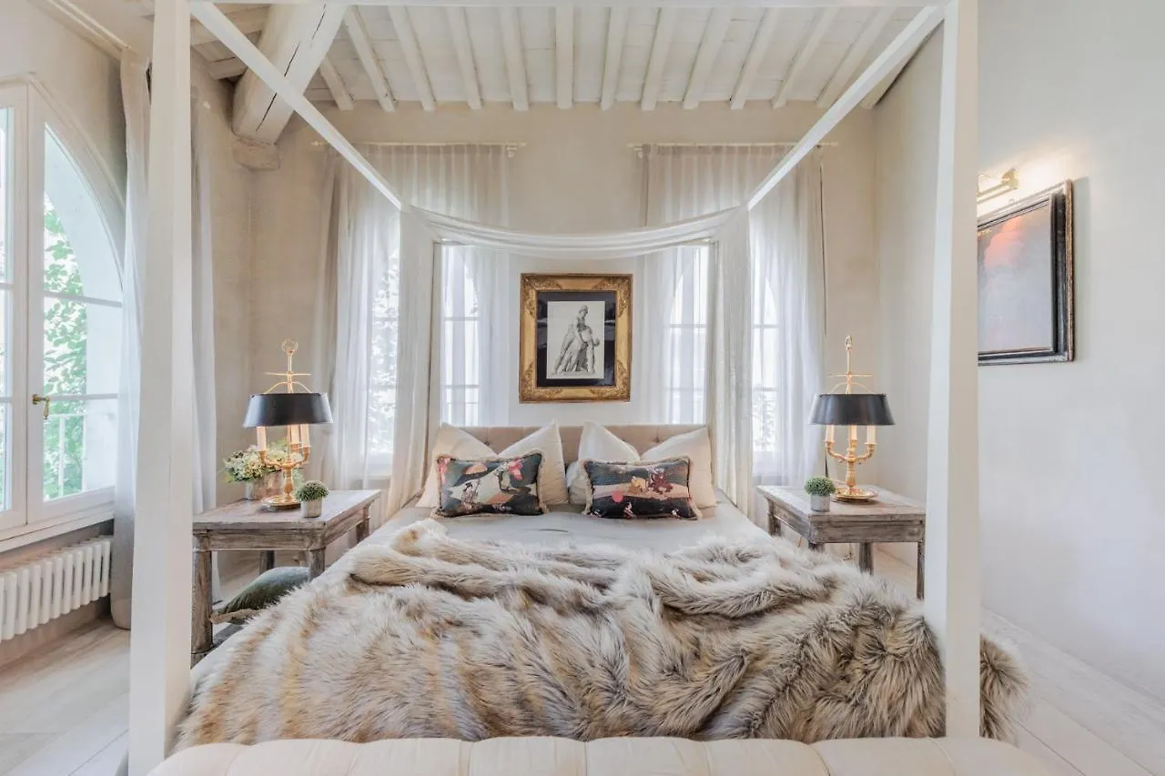 La Casina Luxury Apartment Inside The Walls Of Lucca With Garden, Airconditioning, Wifi