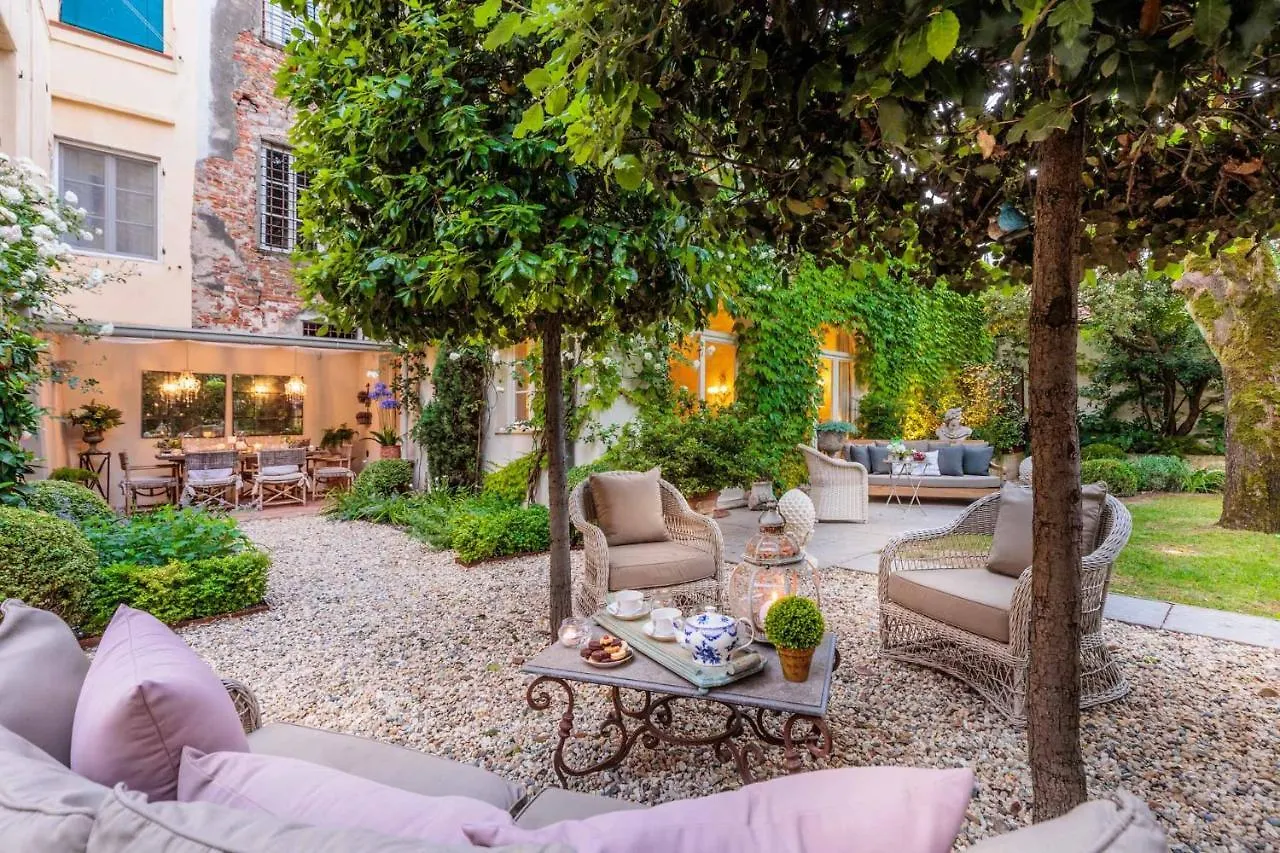 La Casina Luxury Apartment Inside The Walls Of Lucca With Garden, Airconditioning, Wifi