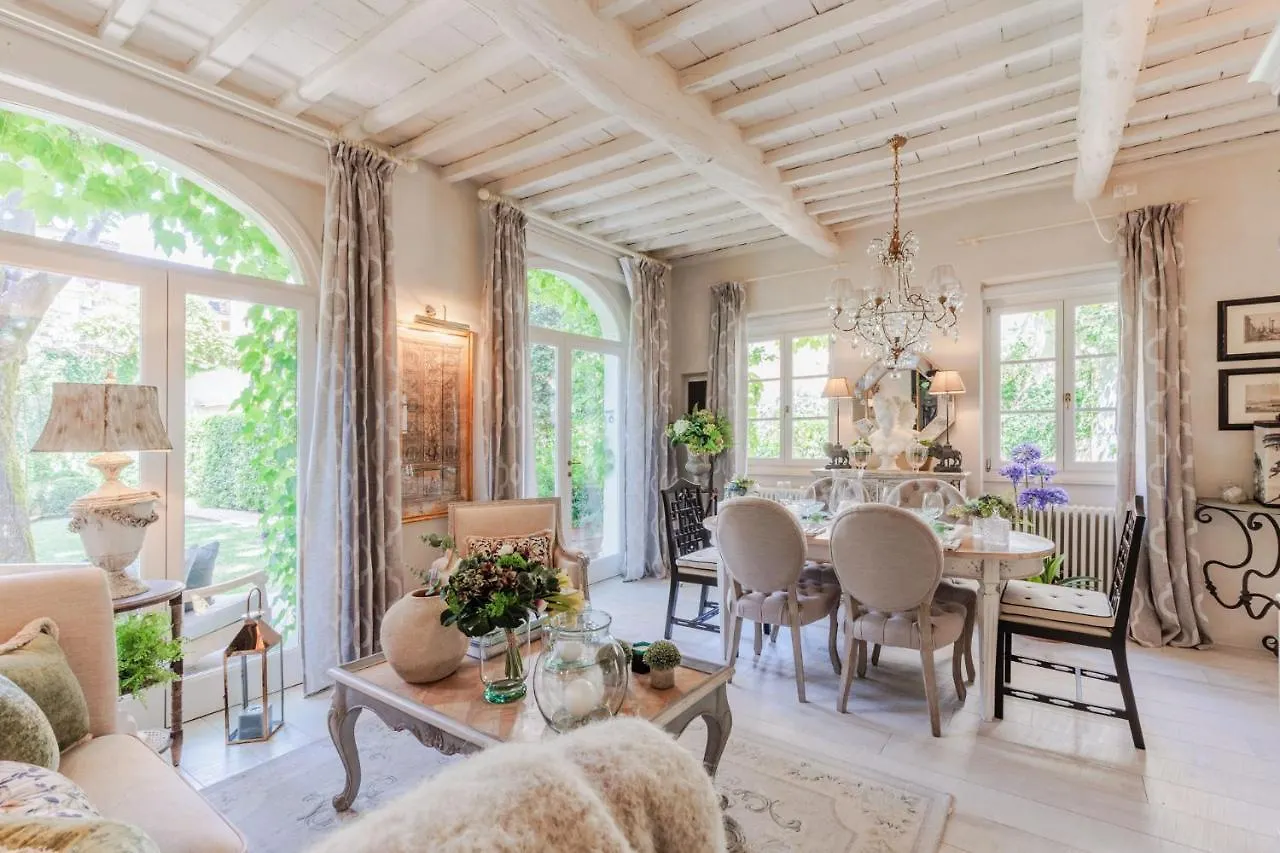 La Casina Luxury Apartment Inside The Walls Of Lucca With Garden, Airconditioning, Wifi