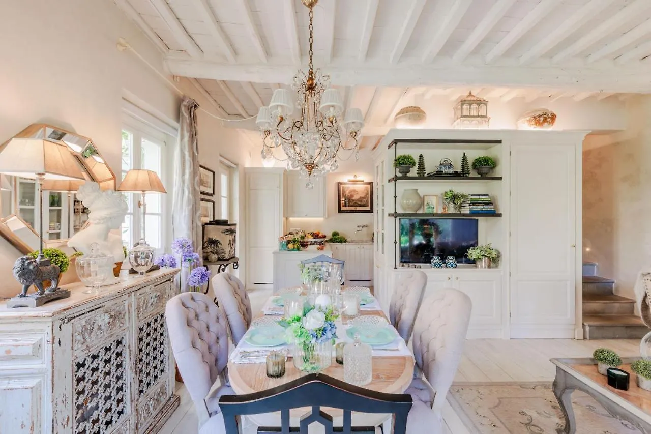 La Casina Luxury Apartment Inside The Walls Of Lucca With Garden, Airconditioning, Wifi