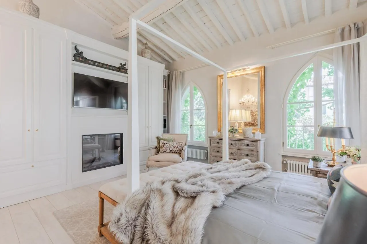 La Casina Luxury Apartment Inside The Walls Of Lucca With Garden, Airconditioning, Wifi