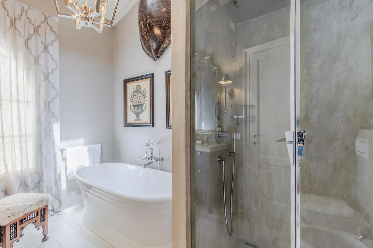 La Casina Luxury Apartment Inside The Walls Of Lucca With Garden, Airconditioning, Wifi 0*,