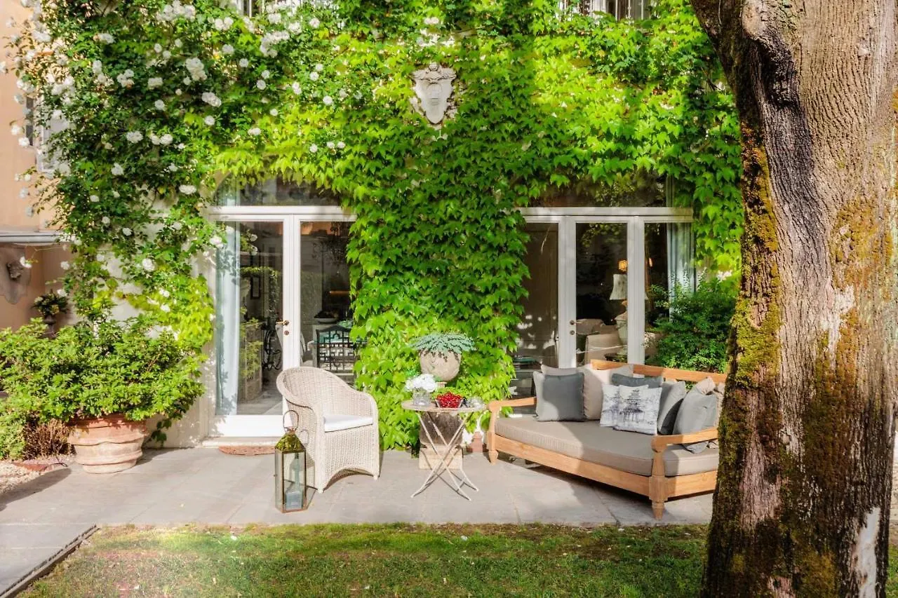 La Casina Luxury Apartment Inside The Walls Of Lucca With Garden, Airconditioning, Wifi Italy