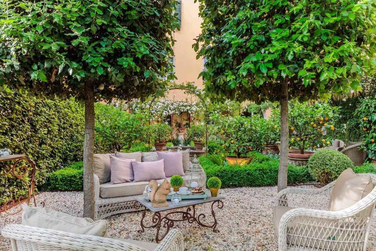 La Casina Luxury Apartment Inside The Walls Of Lucca With Garden, Airconditioning, Wifi 0*,  Italy