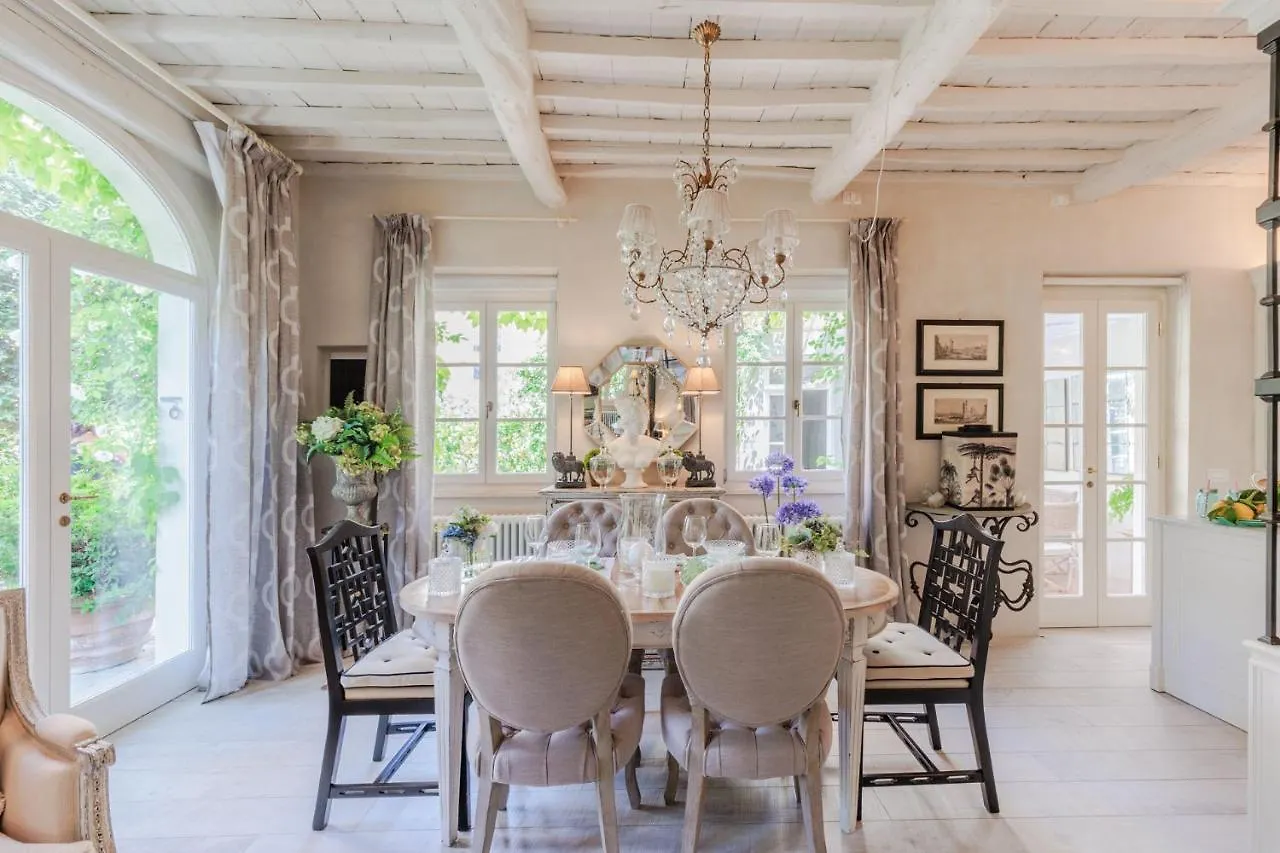 La Casina Luxury Apartment Inside The Walls Of Lucca With Garden, Airconditioning, Wifi