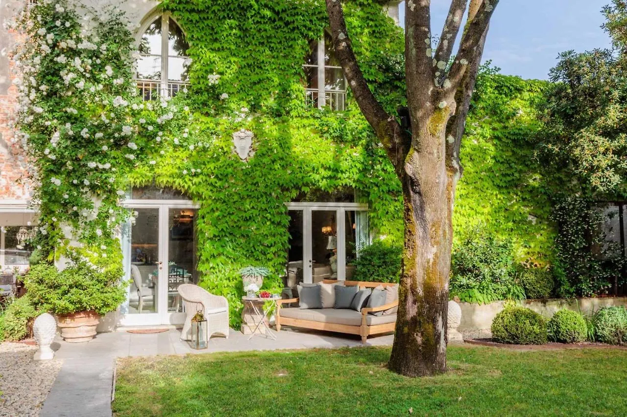 La Casina Luxury Apartment Inside The Walls Of Lucca With Garden, Airconditioning, Wifi