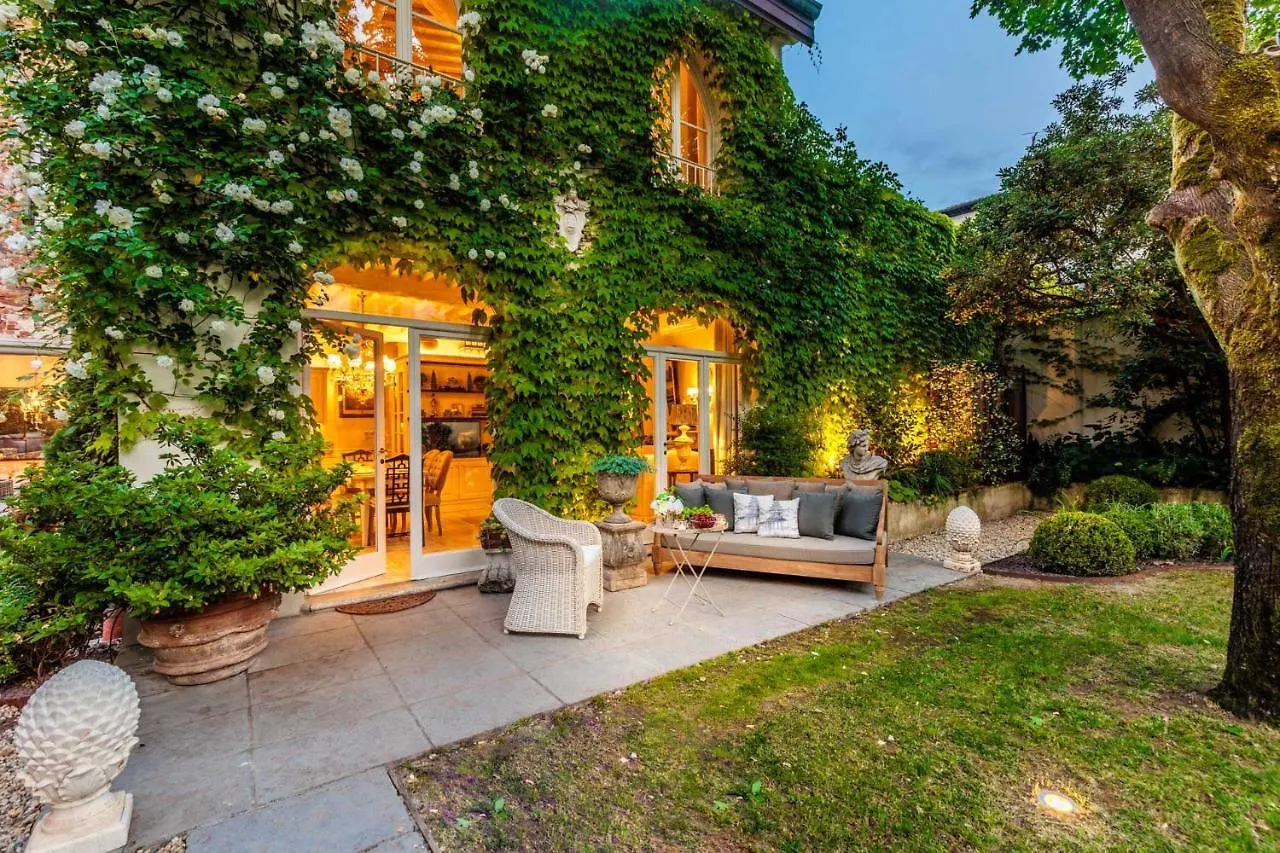 La Casina Luxury Apartment Inside The Walls Of Lucca With Garden, Airconditioning, Wifi