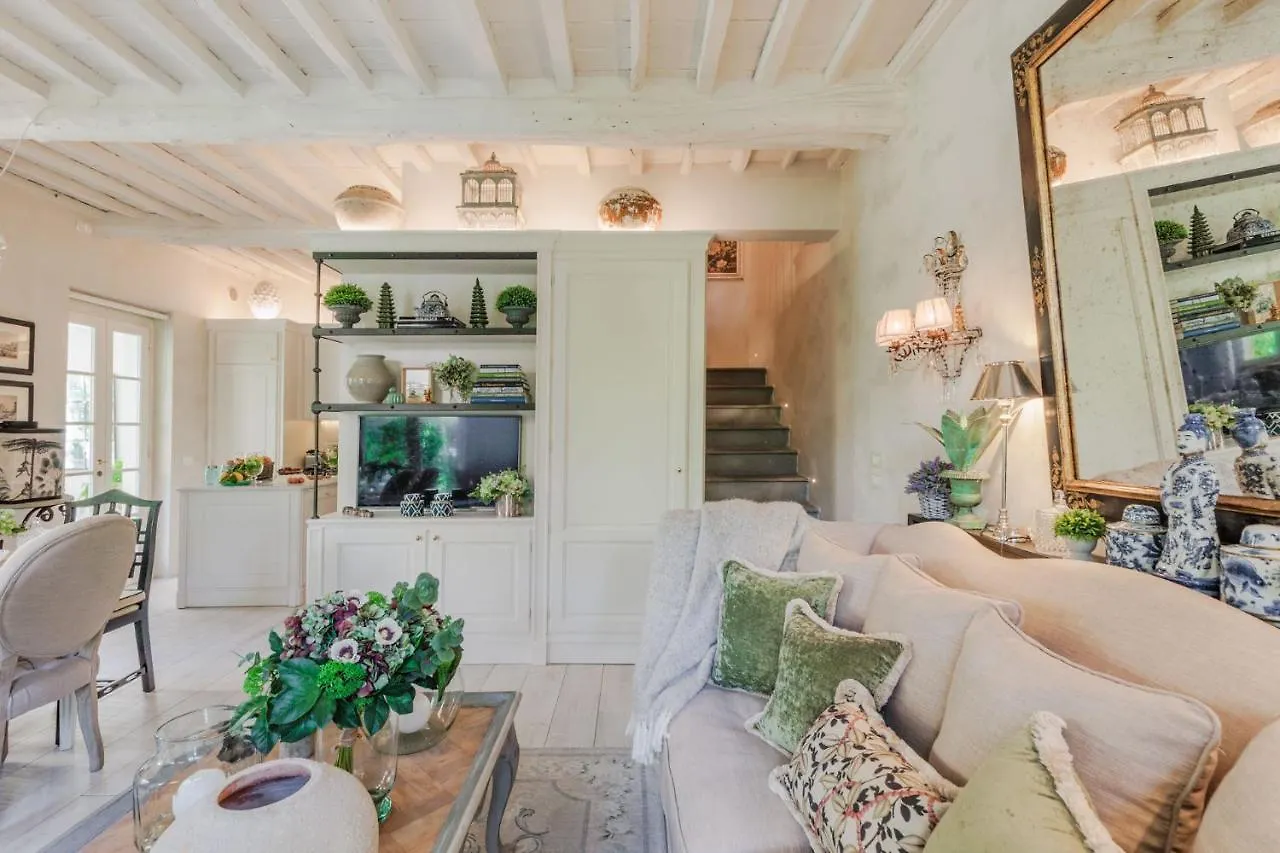 La Casina Luxury Apartment Inside The Walls Of Lucca With Garden, Airconditioning, Wifi