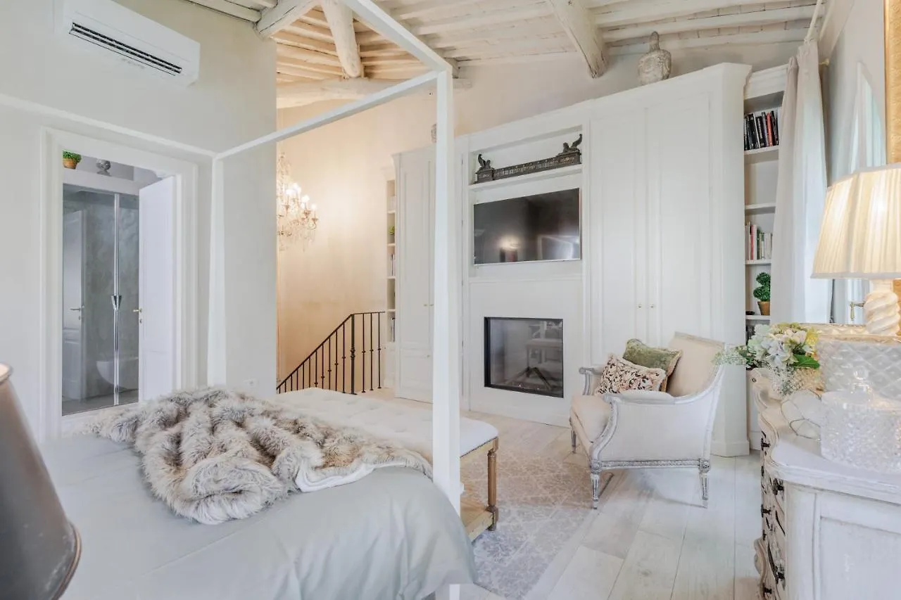 La Casina Luxury Apartment Inside The Walls Of Lucca With Garden, Airconditioning, Wifi Italy