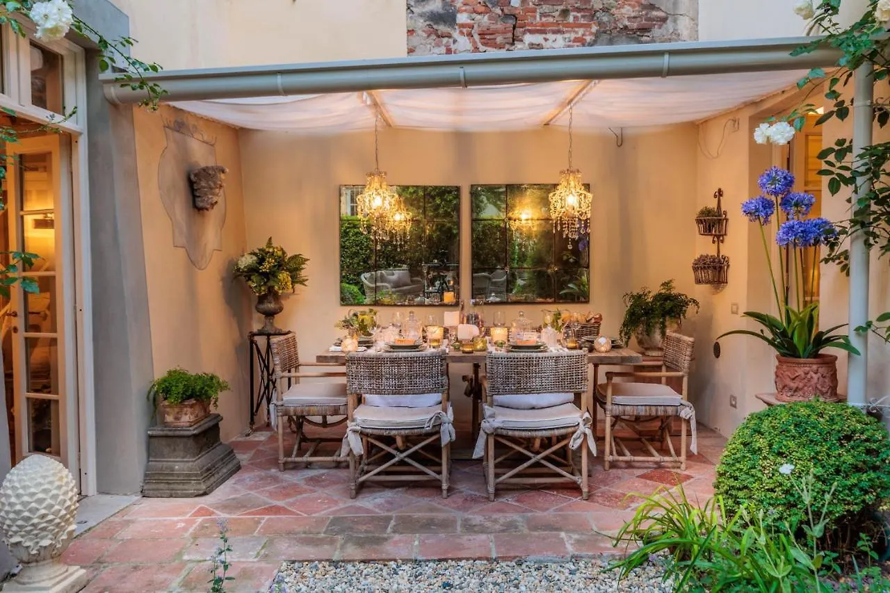 La Casina Luxury Apartment Inside The Walls Of Lucca With Garden, Airconditioning, Wifi