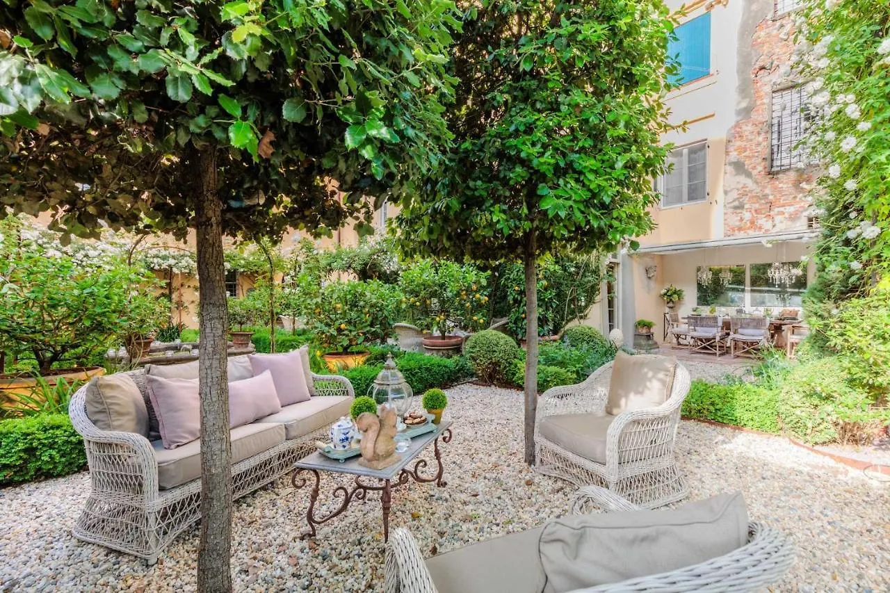 La Casina Luxury Apartment Inside The Walls Of Lucca With Garden, Airconditioning, Wifi 0*,