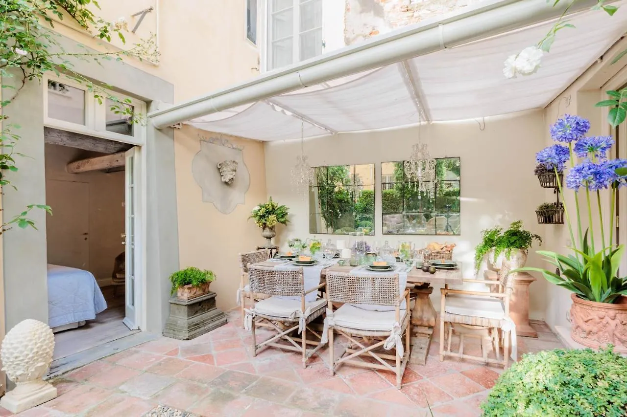 La Casina Luxury Apartment Inside The Walls Of Lucca With Garden, Airconditioning, Wifi 0*,