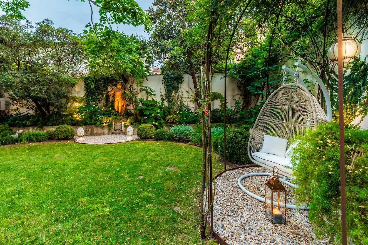 La Casina Luxury Apartment Inside The Walls Of Lucca With Garden, Airconditioning, Wifi
