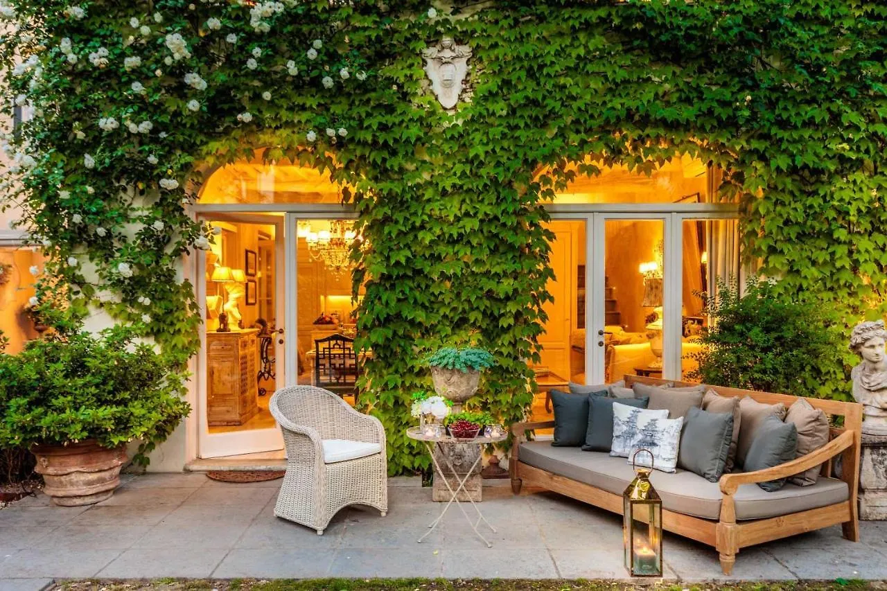 La Casina Luxury Apartment Inside The Walls Of Lucca With Garden, Airconditioning, Wifi