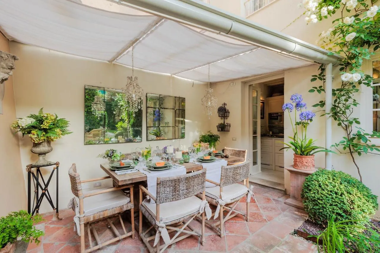 La Casina Luxury Apartment Inside The Walls Of Lucca With Garden, Airconditioning, Wifi