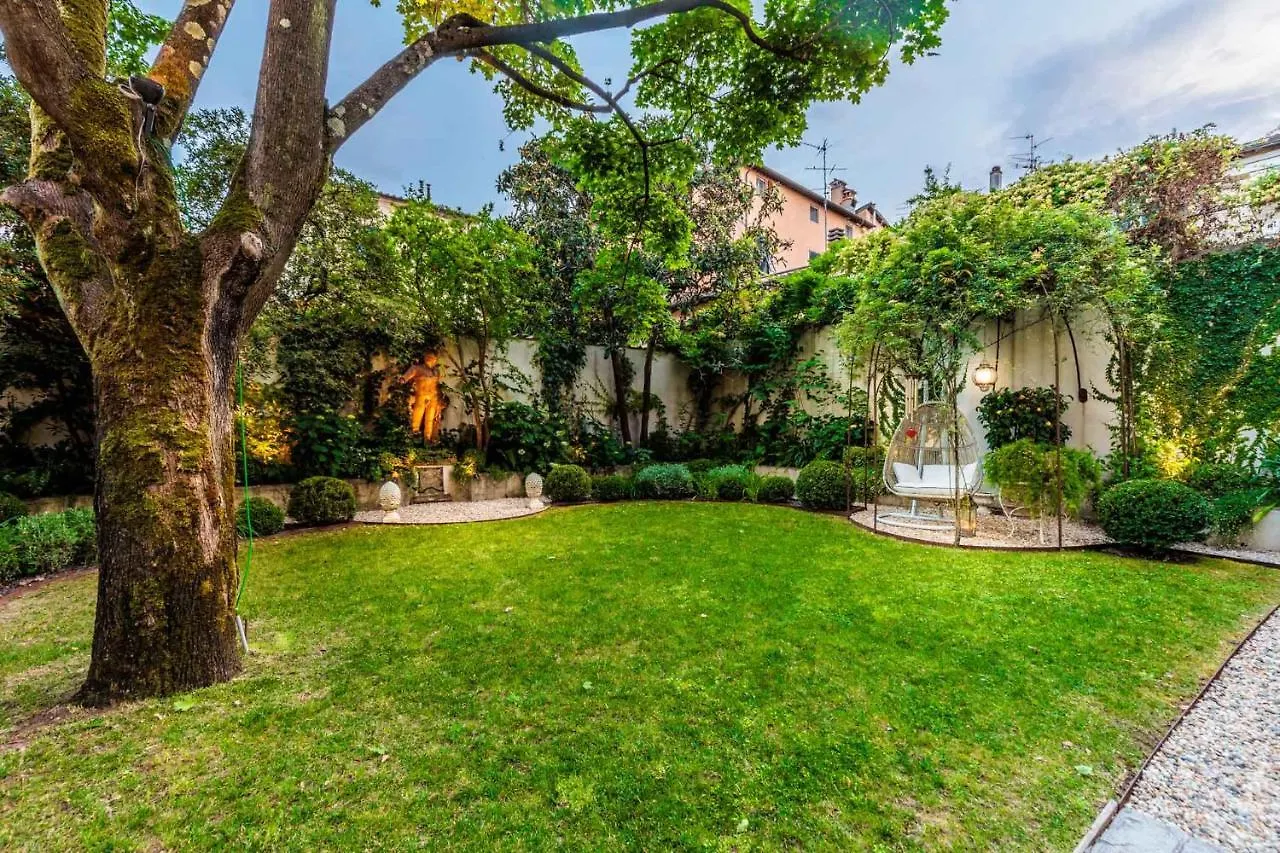 La Casina Luxury Apartment Inside The Walls Of Lucca With Garden, Airconditioning, Wifi